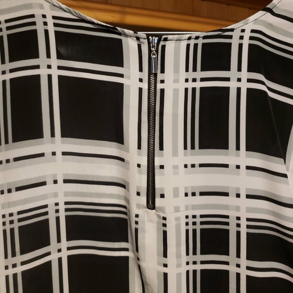 New New York & Co. Black and white zippered top sz Large - Picture 6 of 6